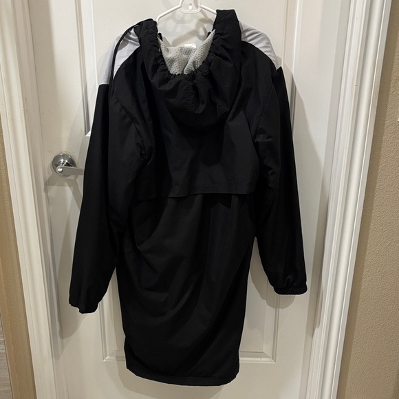 TYR Black and Gray Swim Parka - Picture 2 of 3